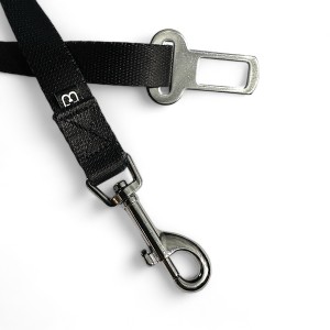 Czarny pas samochodowy dla psa